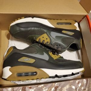 Nike Air Max 90 Essentials